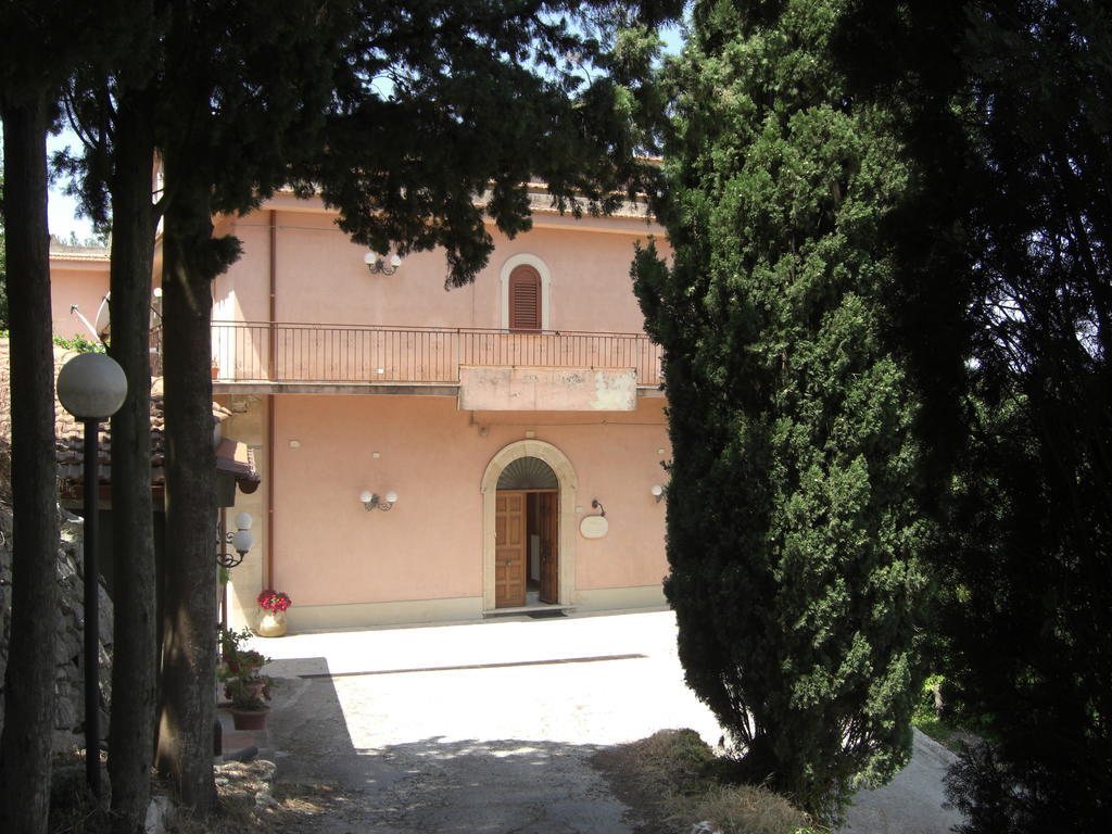 Albergo Villa Nobile Кьярамонте-Гульфи Экстерьер фото