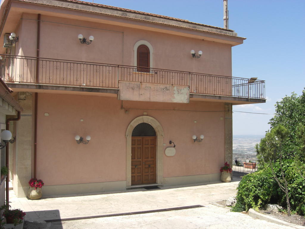 Albergo Villa Nobile Кьярамонте-Гульфи Экстерьер фото